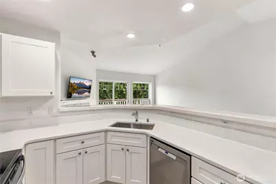 18501 SE Newport Way #H336, Issaquah, WA 98027 - Photo 17