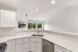18501 SE Newport Way, Issaquah, WA 98027 - Photo 17