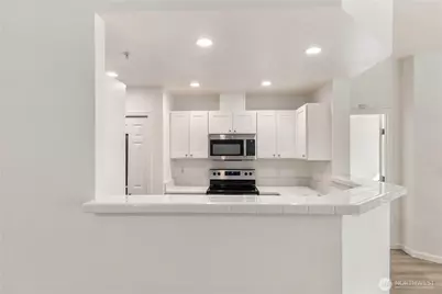 18501 SE Newport Way #H336, Issaquah, WA 98027 - Photo 15