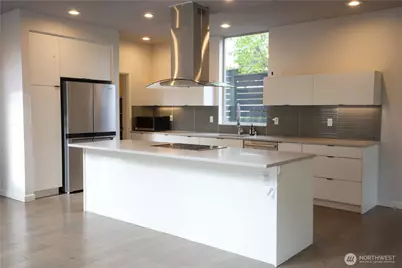 9109 Cyrus Avenue NW, Seattle, WA 98117 - Photo 3
