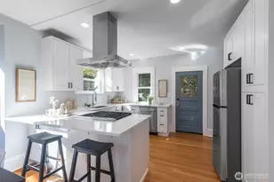 106 NE 54th St, Seattle, WA 98105 - Photo 13