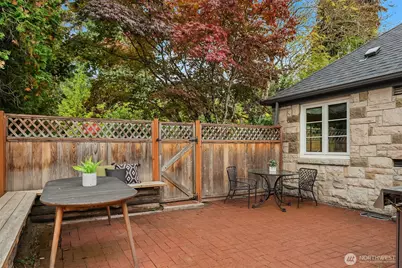 10944 23rd Avenue NE, Seattle, WA 98125 - Photo 11