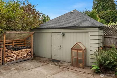 10944 23rd Avenue NE, Seattle, WA 98125 - Photo 31