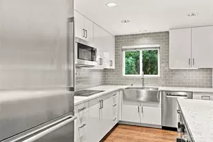 14527 NE 40th St, Bellevue, WA 98007 - Photo 9