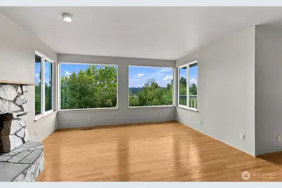 15862 36th Avenue NE, Seattle, WA 98155 - Photo 3