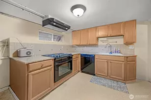 3852 Courtland Pl S, Seattle, WA 98118 - Photo 7