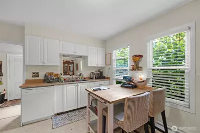 3852 Courtland Place S, Seattle, WA 98118 - Photo 15