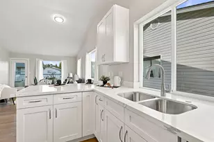 1101 37th St SE, Auburn, WA 98002 - Photo 11