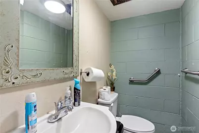 325 E Main Street, Auburn, WA 98002 - Photo 9