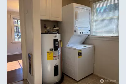 11225 Woodley Avenue S, Seattle, WA 98178 - Photo 5