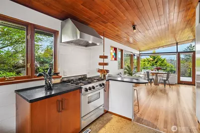 3611 30th Avenue W, Seattle, WA 98199 - Photo 9