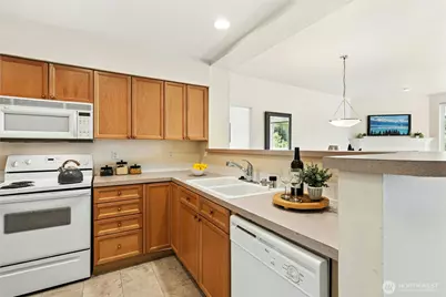 2244 132nd Avenue SE #B208, Bellevue, WA 98005 - Photo 13