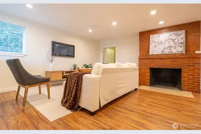 8344 Beacon Avenue S, Seattle, WA 98118 - Photo 15