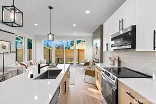 725 N 88th St, Seattle, WA 98103 - Photo 7