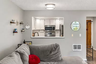 15209 Sunwood Boulevard #B26, Tukwila, WA 98188 - Photo 9