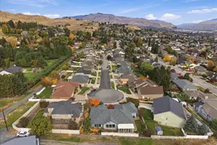 394 Lars Ln, Wenatchee, WA 98801 - Photo 9