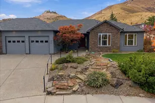394 Lars Ln, Wenatchee, WA 98801 - Photo 3