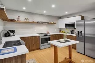 1001 2nd Ave W, Seattle, WA 98119 - Photo 9