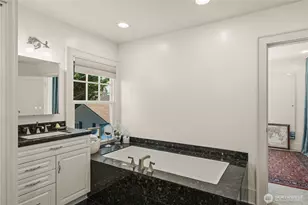 3233 Magnolia Blvd W, Seattle, WA 98199 - Photo 27