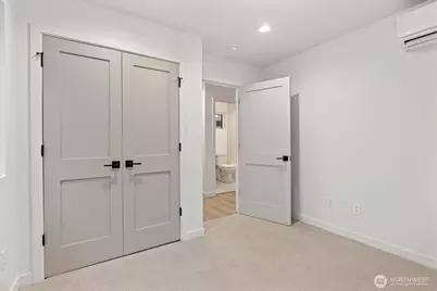 10746 Interlake Avenue N, Seattle, WA 98133 - Photo 3