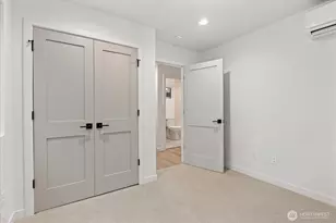 10746 Interlake Ave N, Seattle, WA 98133 - Photo 3