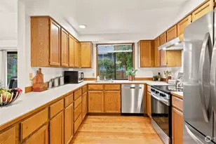 24243 SE 43rd Ct, Sammamish, WA 98029 - Photo 13