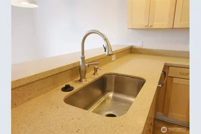 214 W McGraw Street #201, Seattle, WA 98119 - Photo 5
