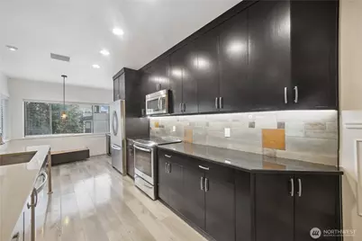 2028 Waverly Place N #102, Seattle, WA 98109 - Photo 5