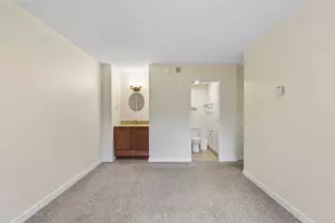 2100 3rd Ave, Seattle, WA 98121 - Photo 13