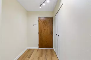 2100 3rd Ave, Seattle, WA 98121 - Photo 11