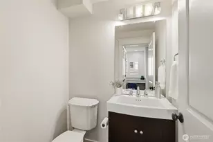 3128 Franklin Ave E, Seattle, WA 98102 - Photo 7