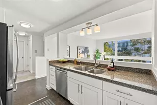2500 W Manor Pl, Seattle, WA 98199 - Photo 9