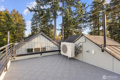 10746 Interlake Avenue N, Seattle, WA 98133 - Photo 17