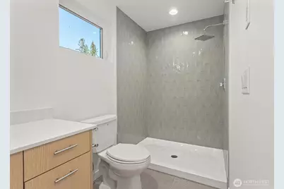 10746 Interlake Avenue N, Seattle, WA 98133 - Photo 15