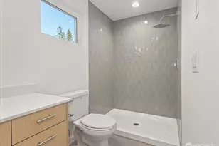 10746 Interlake Ave N, Seattle, WA 98133 - Photo 15