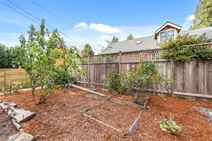 10756 Bartlett Ave NE, Seattle, WA 98125 - Photo 17