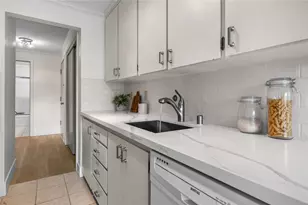 506 N 45th St, Seattle, WA 98103 - Photo 5