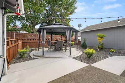 7405 Village Drive, Sumner, WA 98390 - Photo 17