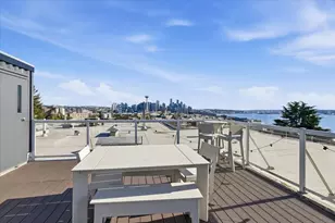 530 W Olympic Pl, Seattle, WA 98119 - Photo 17