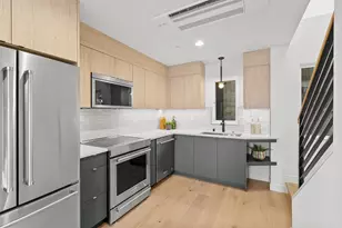 222 10th Ave E, Seattle, WA 98102 - Photo 7