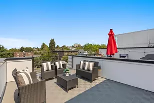 222 10th Ave E, Seattle, WA 98102 - Photo 27