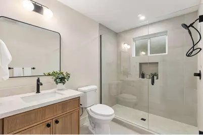 11227 Dayton Avenue N, Seattle, WA 98133 - Photo 21