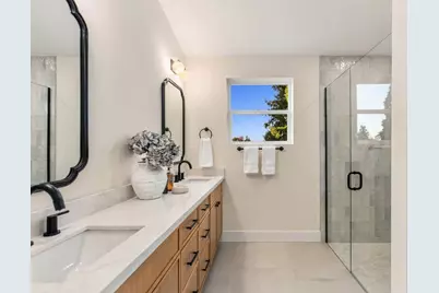 11227 Dayton Avenue N, Seattle, WA 98133 - Photo 25