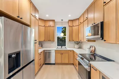 11227 Dayton Avenue N, Seattle, WA 98133 - Photo 7