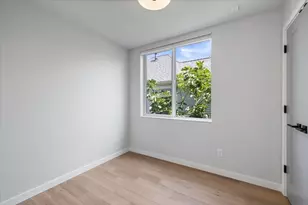 2440 NW 60th St, Seattle, WA 98107 - Photo 9