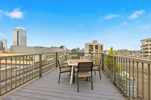 1105 Spring St, Seattle, WA 98104 - Photo 15