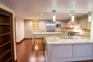 10660 NE 9th Pl, Bellevue, WA 98004 - Photo 5