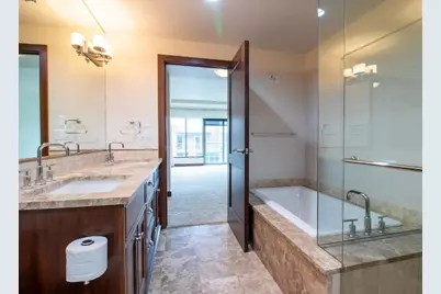 10660 NE 9th Place, Bellevue, WA 98004 - Photo 13