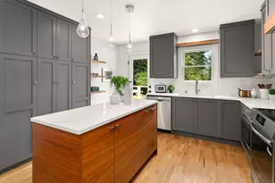 9219 5th Ave NE, Seattle, WA 98115 - Photo 5