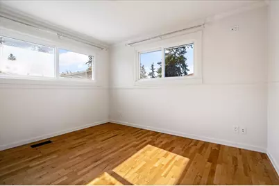 569 SE 6th Avenue, Oak Harbor, WA 98277 - Photo 13